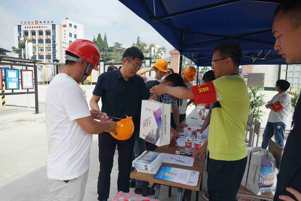 公司副總經理吳韶斌在麗水市“安全生產月”建筑施工安全質量工作現(xiàn)場會暨應急救援演練觀摩會上交流發(fā)言