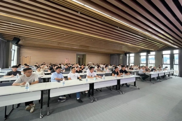 強(qiáng)化公司稅務(wù)、法務(wù)建設(shè) 增強(qiáng)風(fēng)險(xiǎn)防控能力 —浙江中立建設(shè)有限公司開展稅務(wù)和法務(wù)培訓(xùn)會(huì)